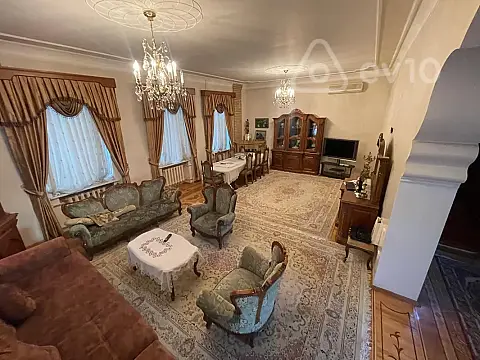 Kirayə verilir 6 otaqlı həyət evi 300 m²