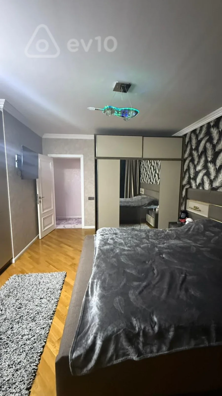 Satılır 3 otaqlı yeni tikili 130 m²