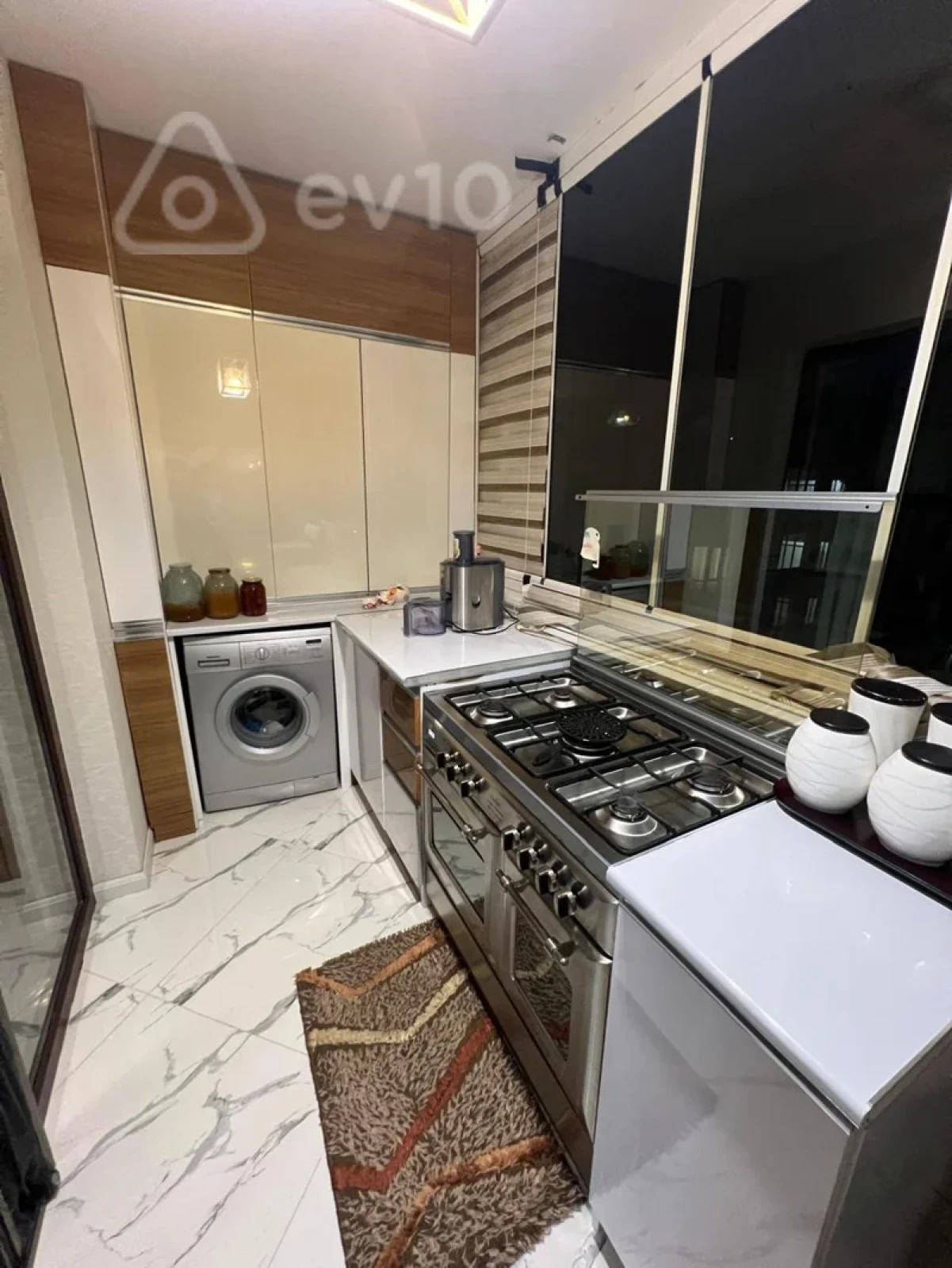 Satılır 3 otaqlı yeni tikili 130 m²