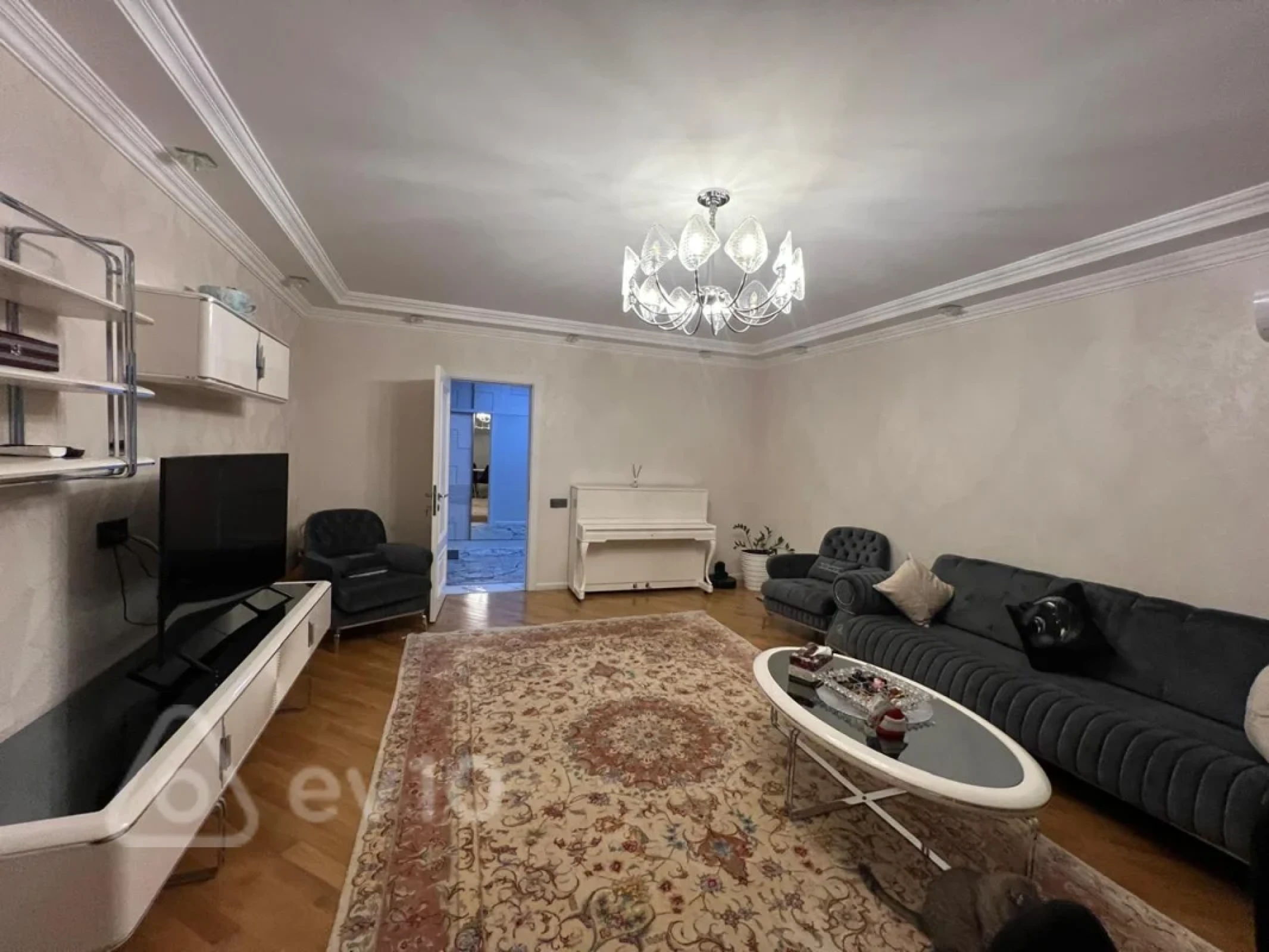 Satılır 3 otaqlı yeni tikili 130 m²