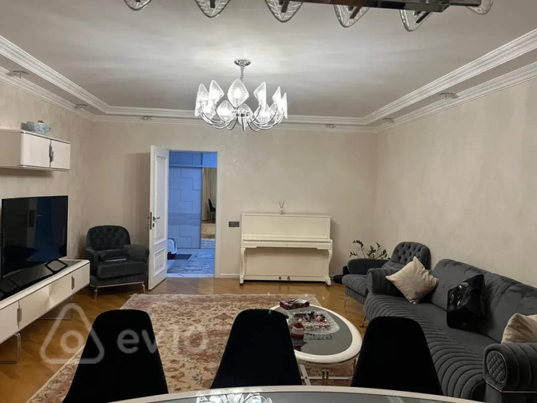 Satılır 3 otaqlı yeni tikili 130 m²