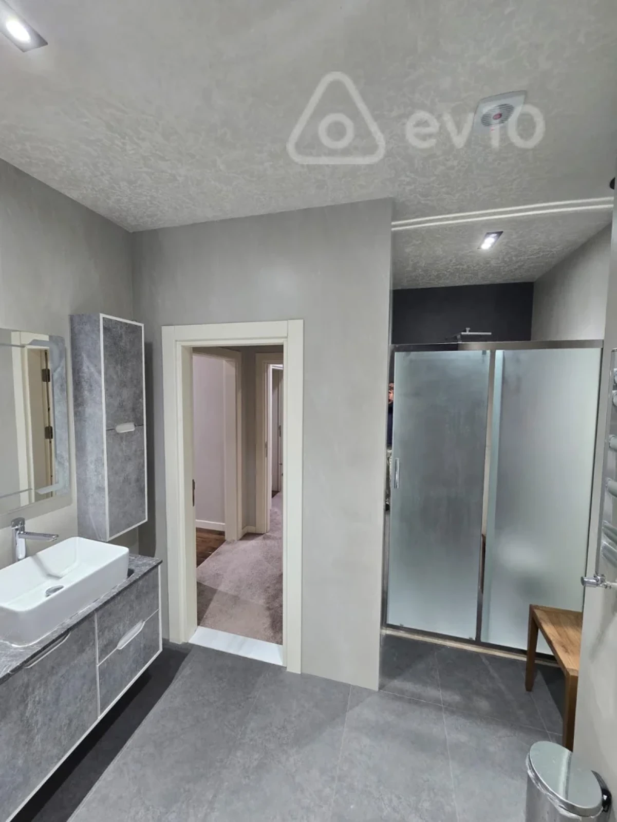 Kirayə verilir 4 otaqlı yeni tikili 160 m²