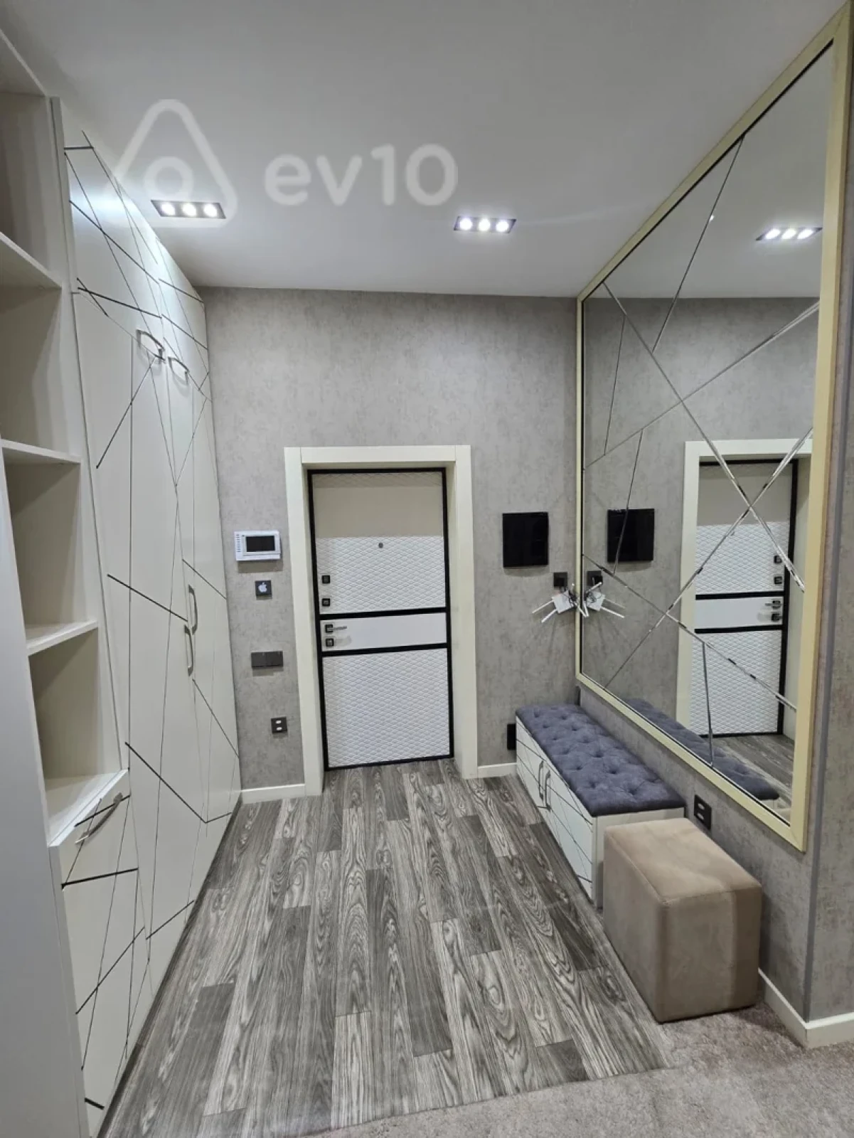 Kirayə verilir 4 otaqlı yeni tikili 160 m²