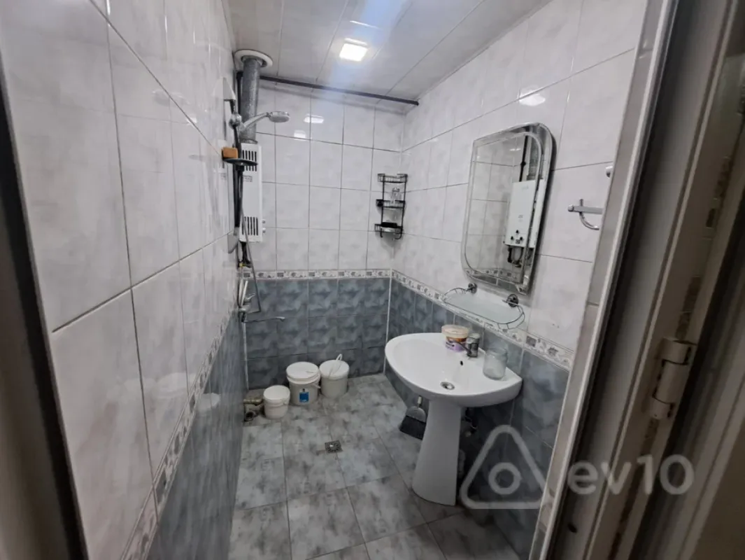 Kirayə verilir 2 otaqlı köhnə tikili 70 m²