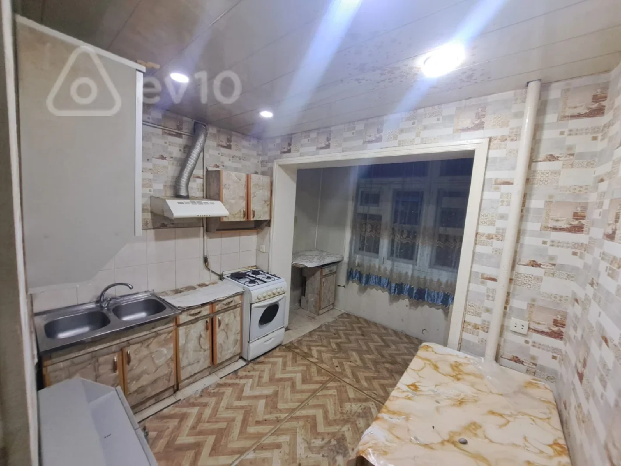 Kirayə verilir 2 otaqlı köhnə tikili 70 m²