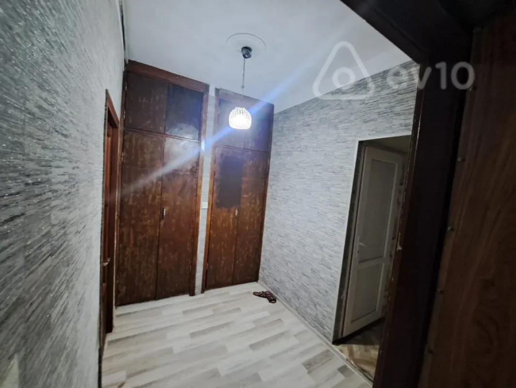Kirayə verilir 2 otaqlı köhnə tikili 70 m²