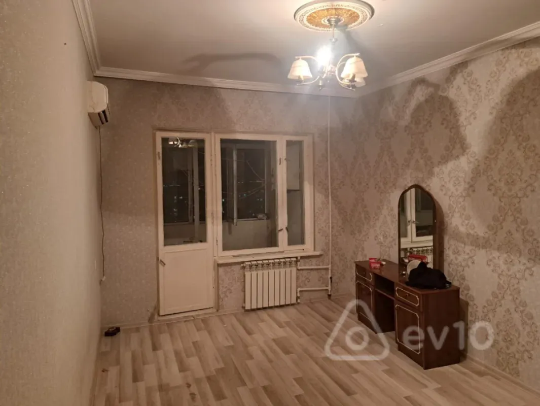 Kirayə verilir 2 otaqlı köhnə tikili 70 m²
