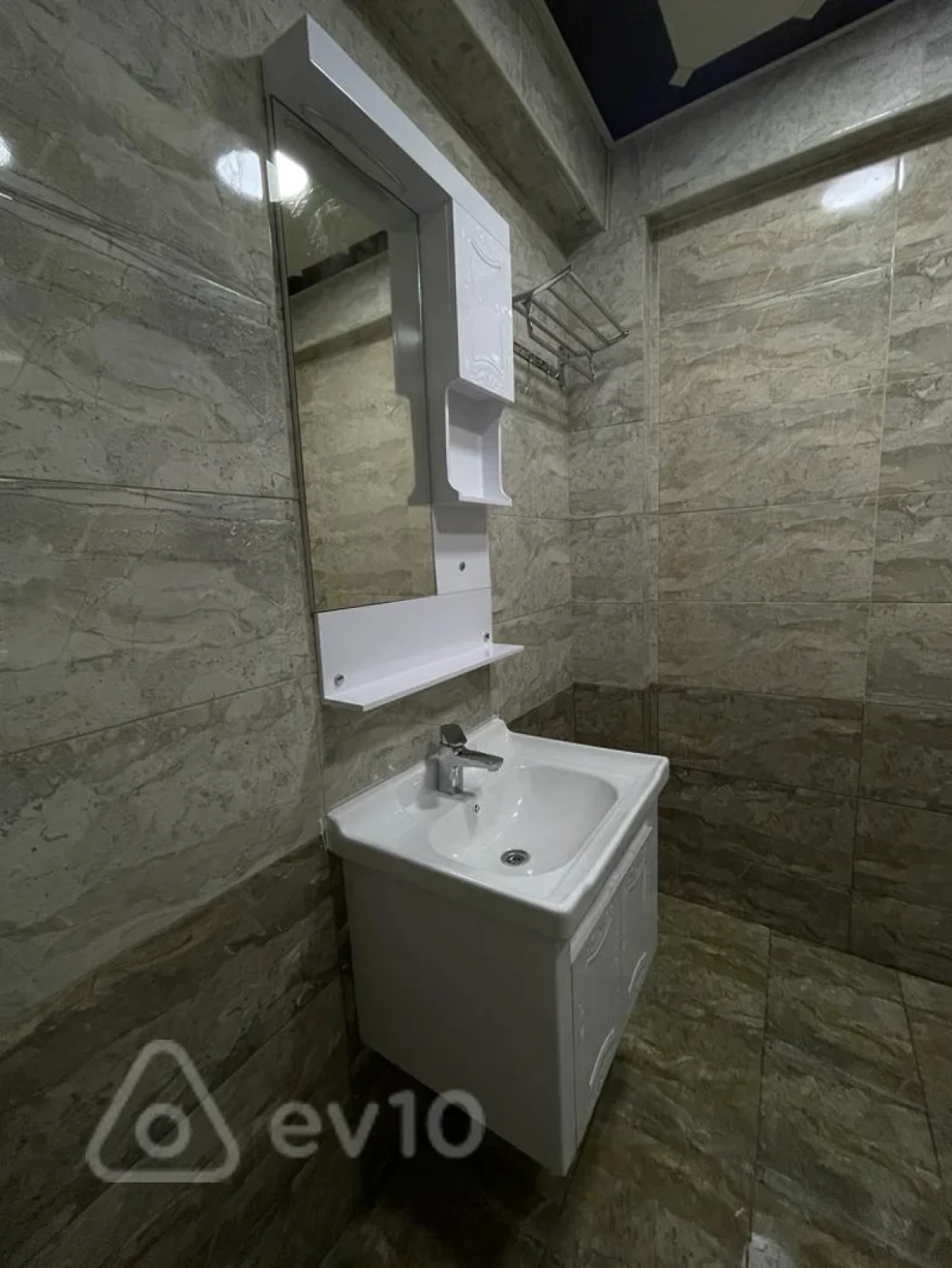 Kirayə verilir 3 otaqlı yeni tikili 130 m²