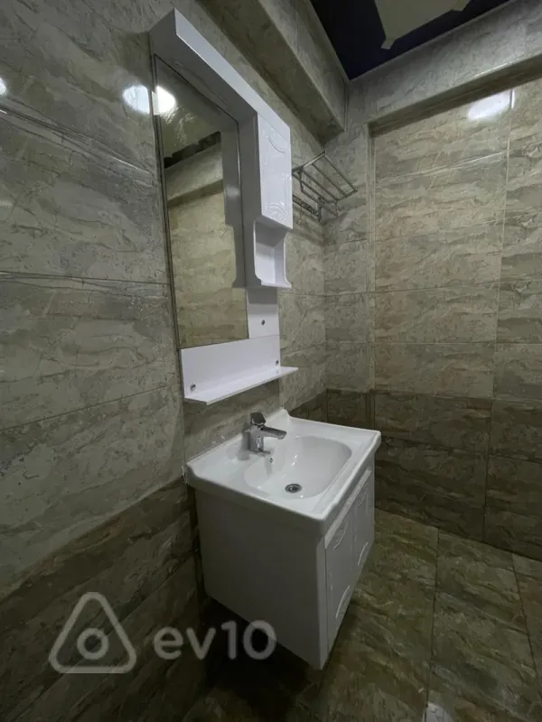 Kirayə verilir 3 otaqlı yeni tikili 130 m²