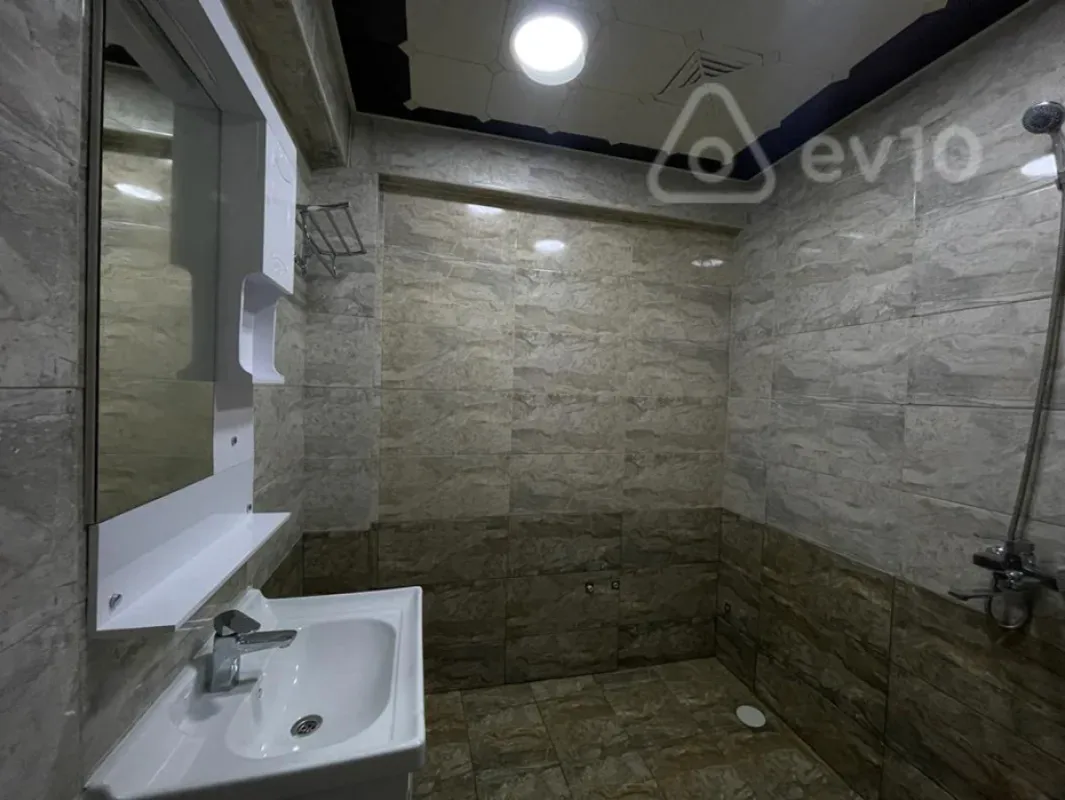 Kirayə verilir 3 otaqlı yeni tikili 130 m²