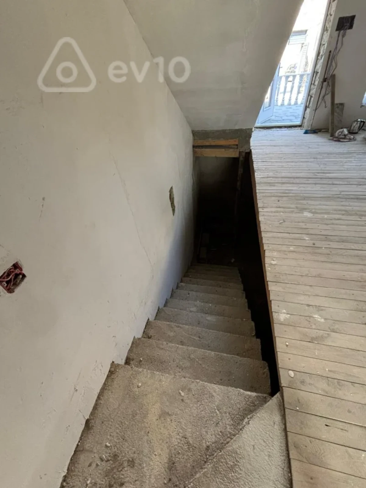 Satılır 4 otaqlı həyət evi 210 m²