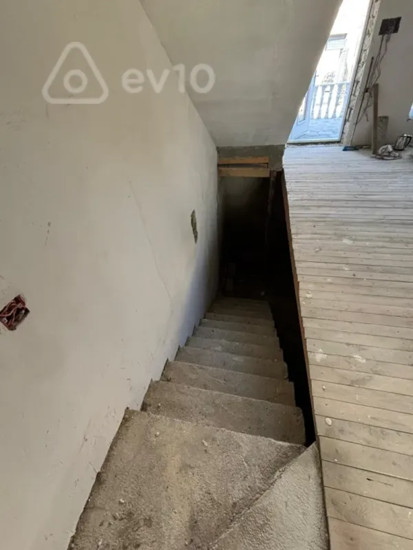 Satılır 4 otaqlı həyət evi 210 m²