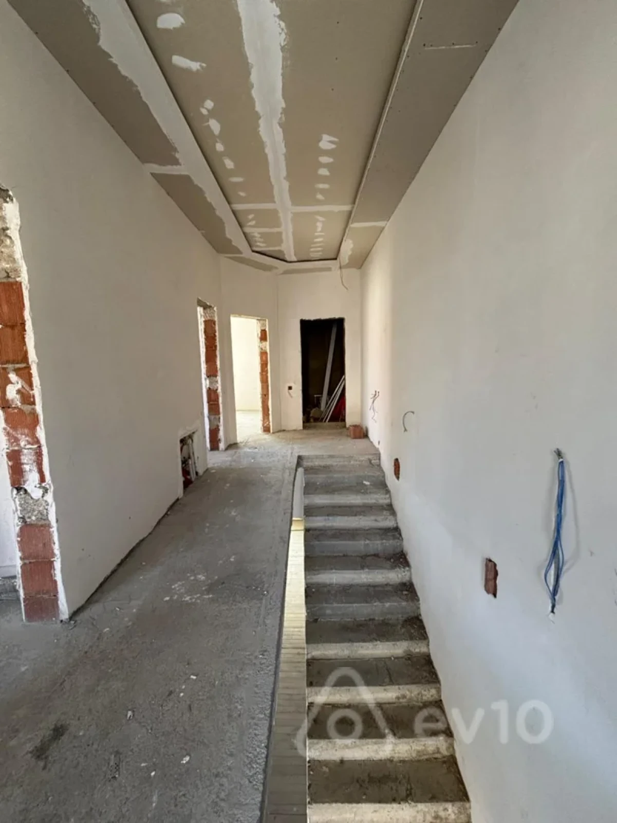 Satılır 4 otaqlı həyət evi 210 m²