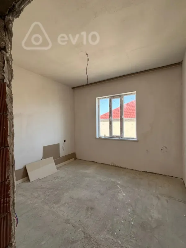 Satılır 4 otaqlı həyət evi 210 m²