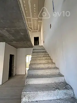 Satılır 4 otaqlı həyət evi 210 m²