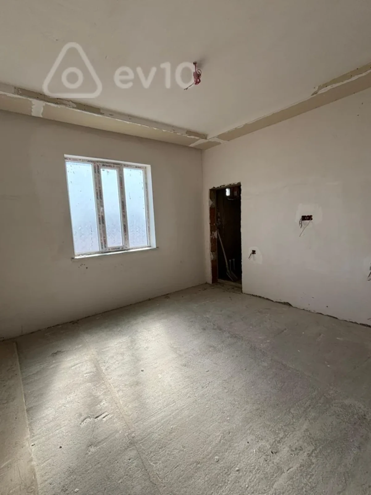 Satılır 4 otaqlı həyət evi 210 m²
