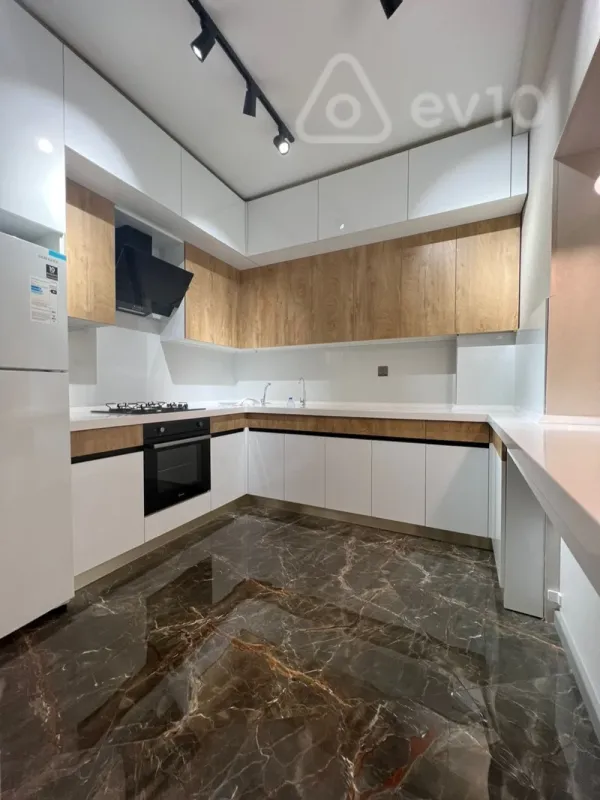 Kirayə verilir 2 otaqlı yeni tikili 70 m²