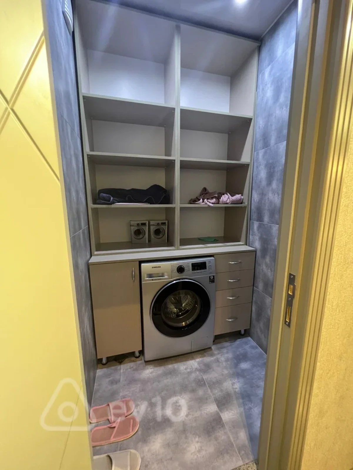 Kirayə verilir 2 otaqlı yeni tikili 70 m²