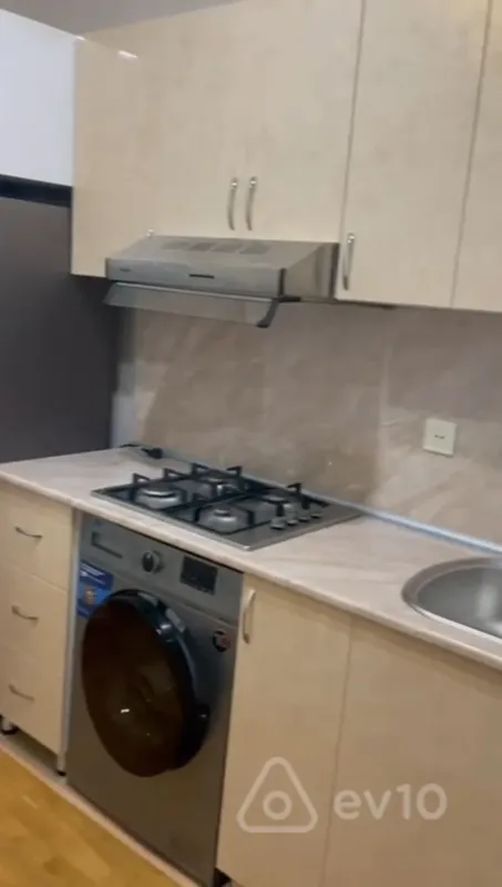 Kirayə verilir 2 otaqlı yeni tikili 70 m²