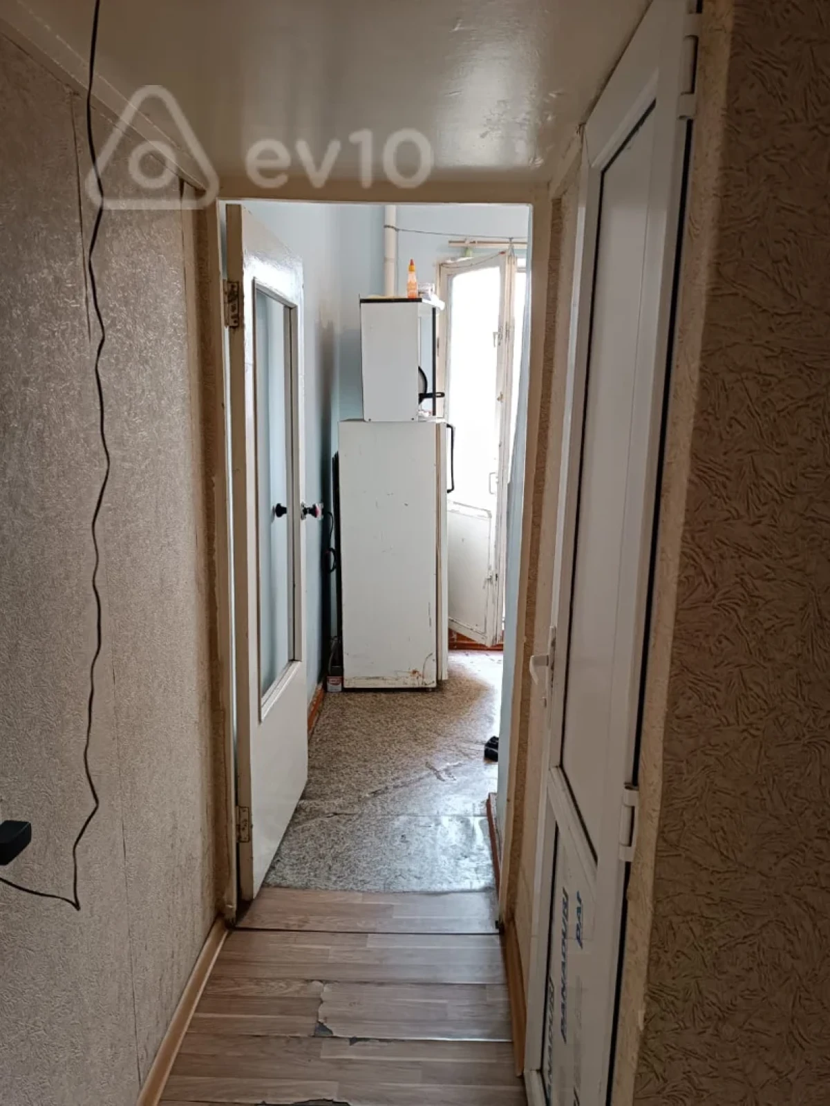 Satılır 1 otaqlı köhnə tikili 40 m²
