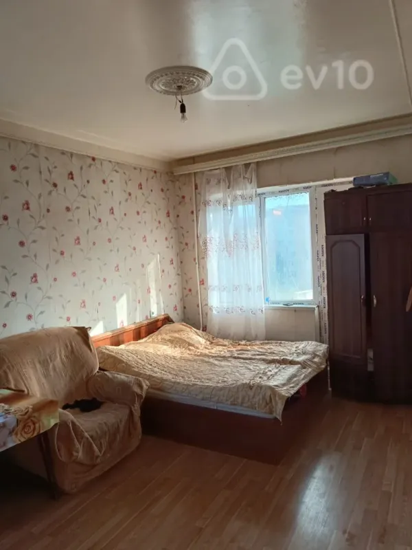 Satılır 1 otaqlı köhnə tikili 40 m²