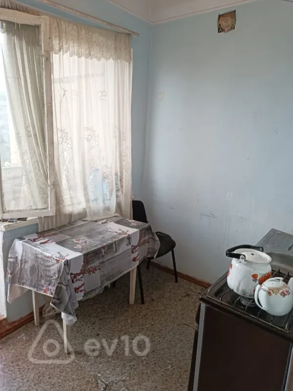Satılır 1 otaqlı köhnə tikili 40 m²
