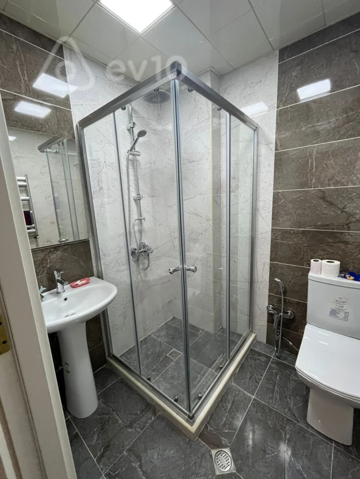 Kirayə verilir 2 otaqlı yeni tikili 65 m²