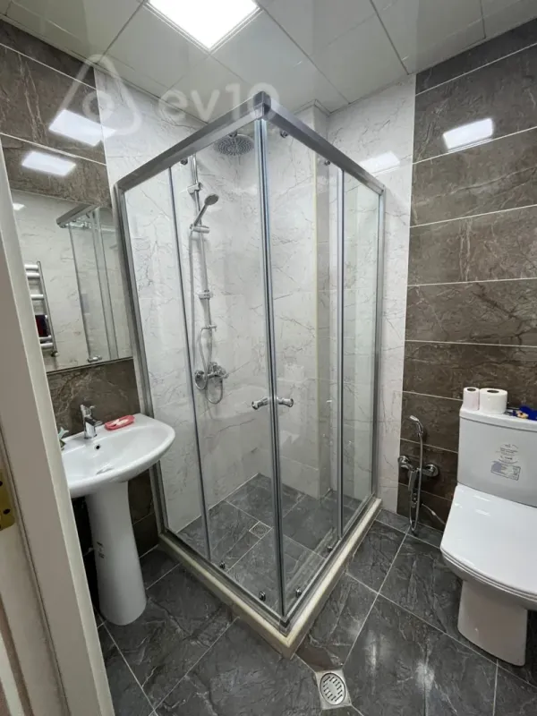 Kirayə verilir 2 otaqlı yeni tikili 65 m²