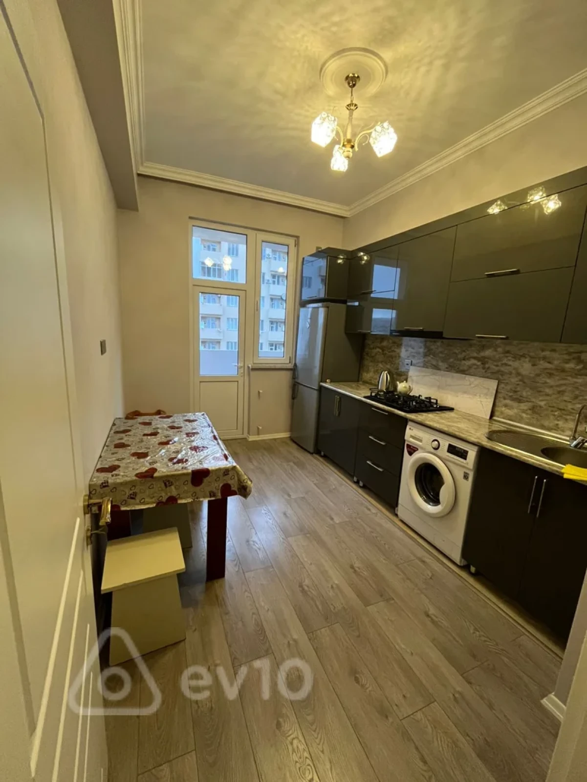 Kirayə verilir 2 otaqlı yeni tikili 65 m²