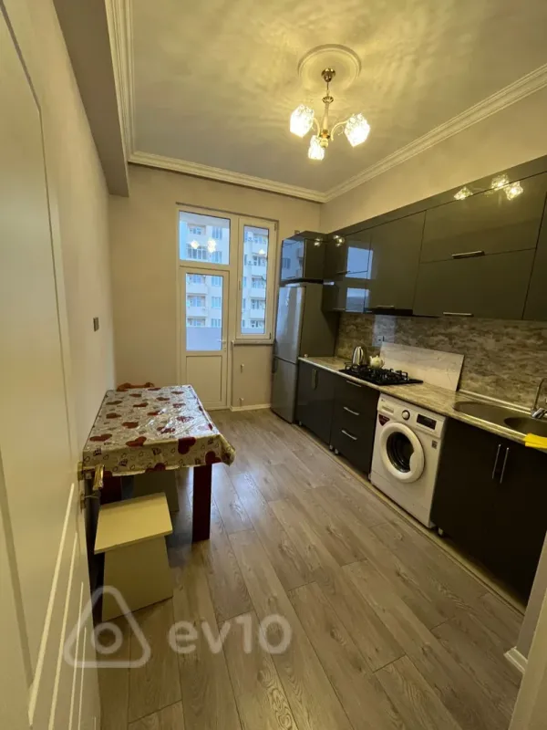 Kirayə verilir 2 otaqlı yeni tikili 65 m²