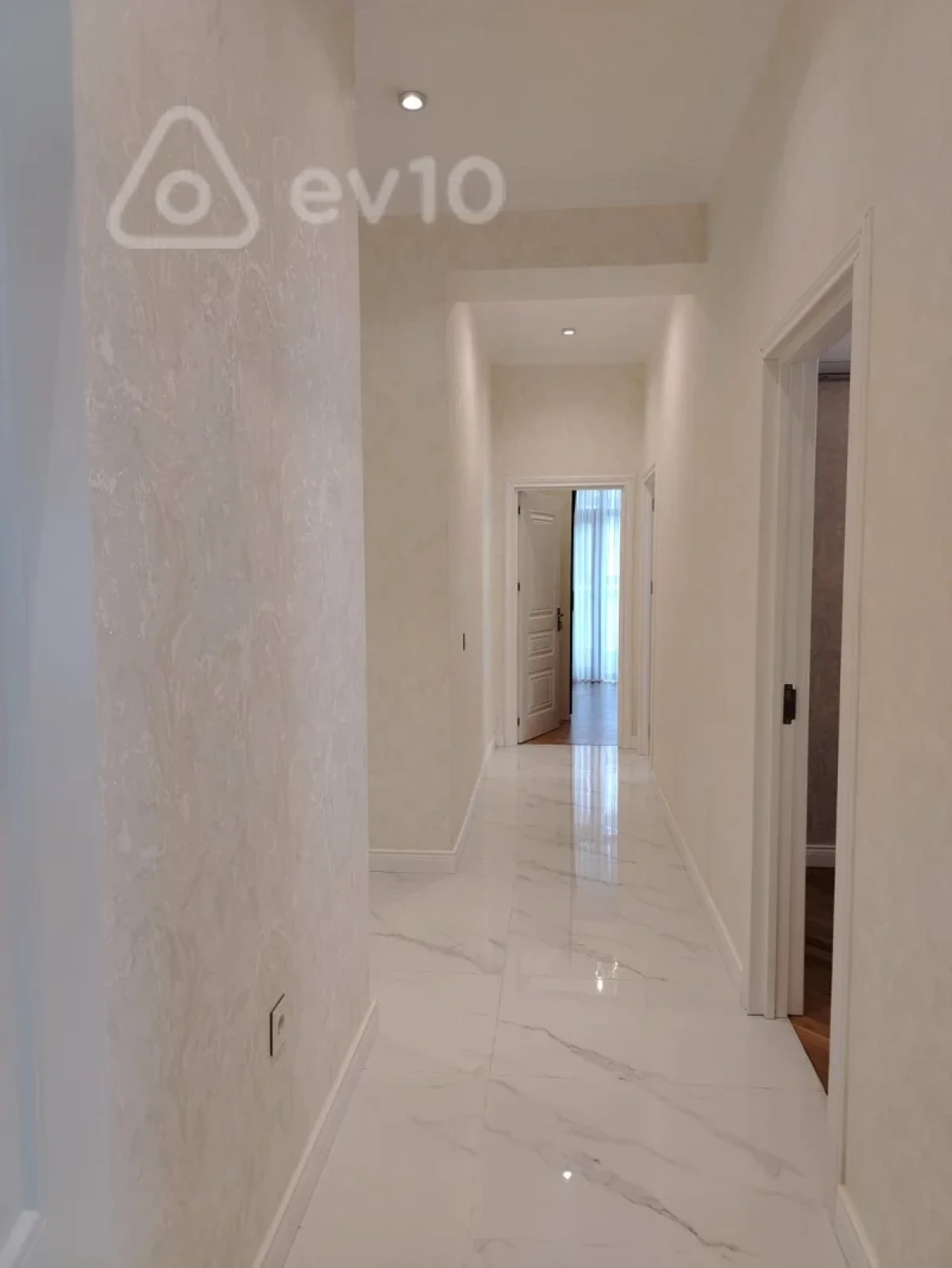 Satılır 3 otaqlı yeni tikili 102 m²