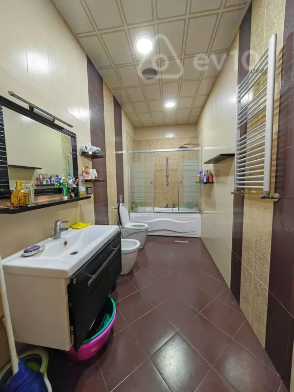 Kirayə verilir 2 otaqlı yeni tikili 150 m²