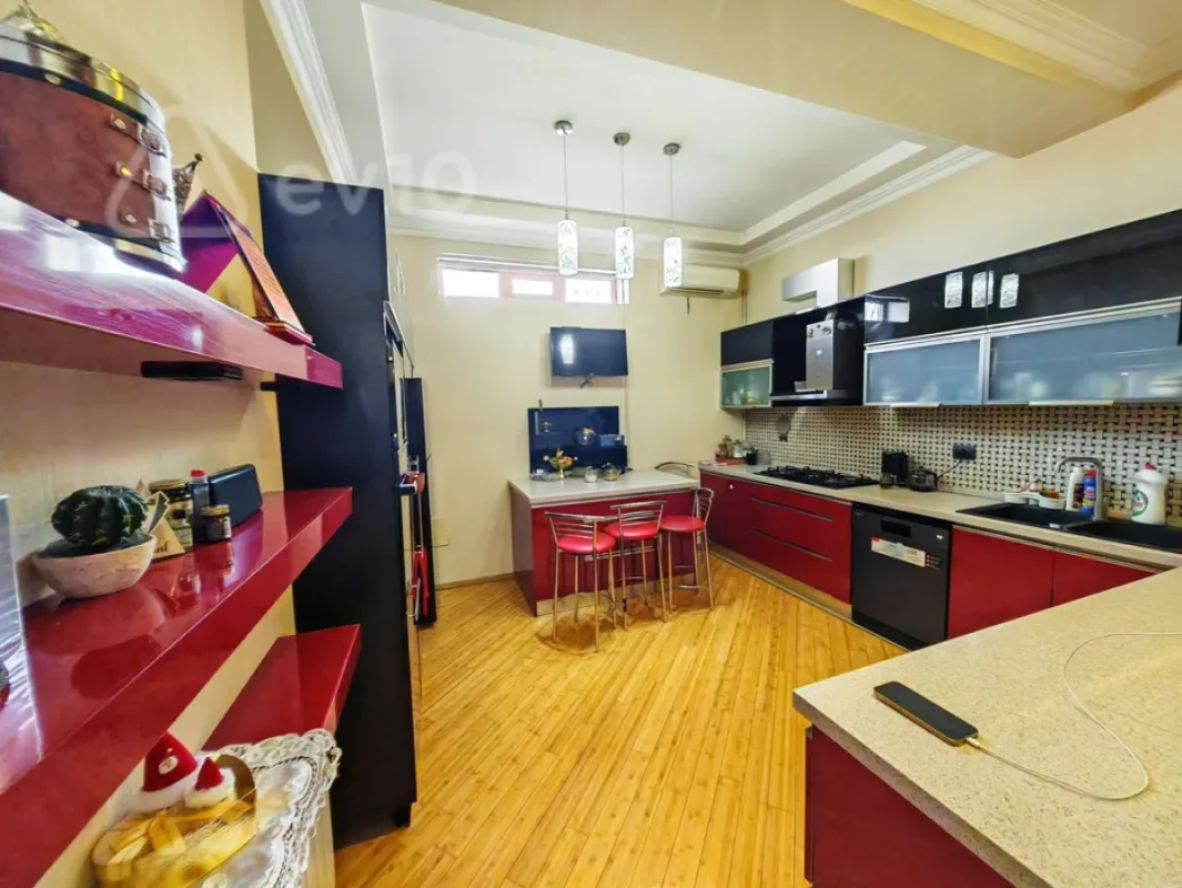 Kirayə verilir 2 otaqlı yeni tikili 150 m²