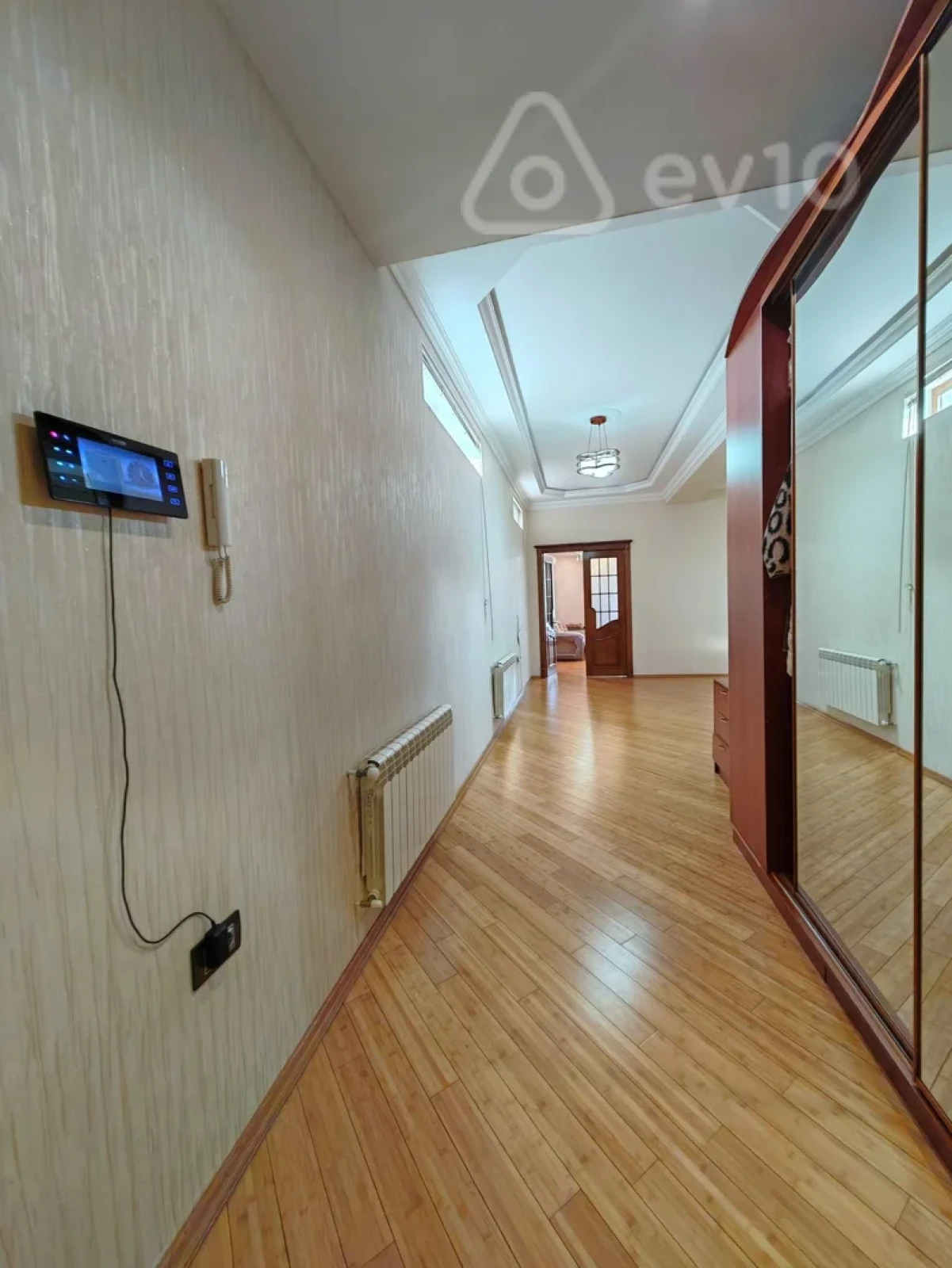 Kirayə verilir 2 otaqlı yeni tikili 150 m²