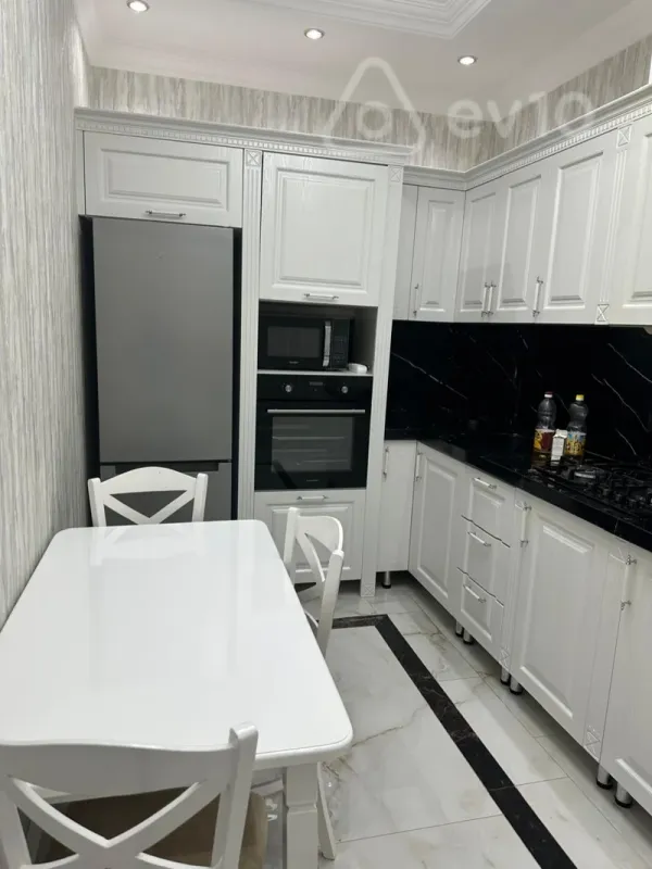 Kirayə verilir 2 otaqlı yeni tikili 75 m²