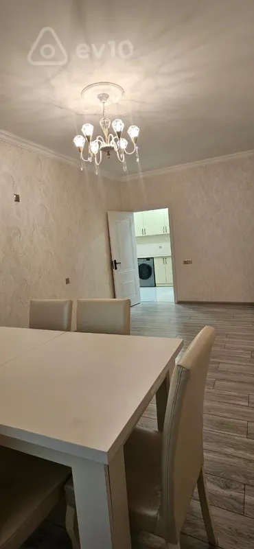 Kirayə verilir 2 otaqlı yeni tikili 65 m²