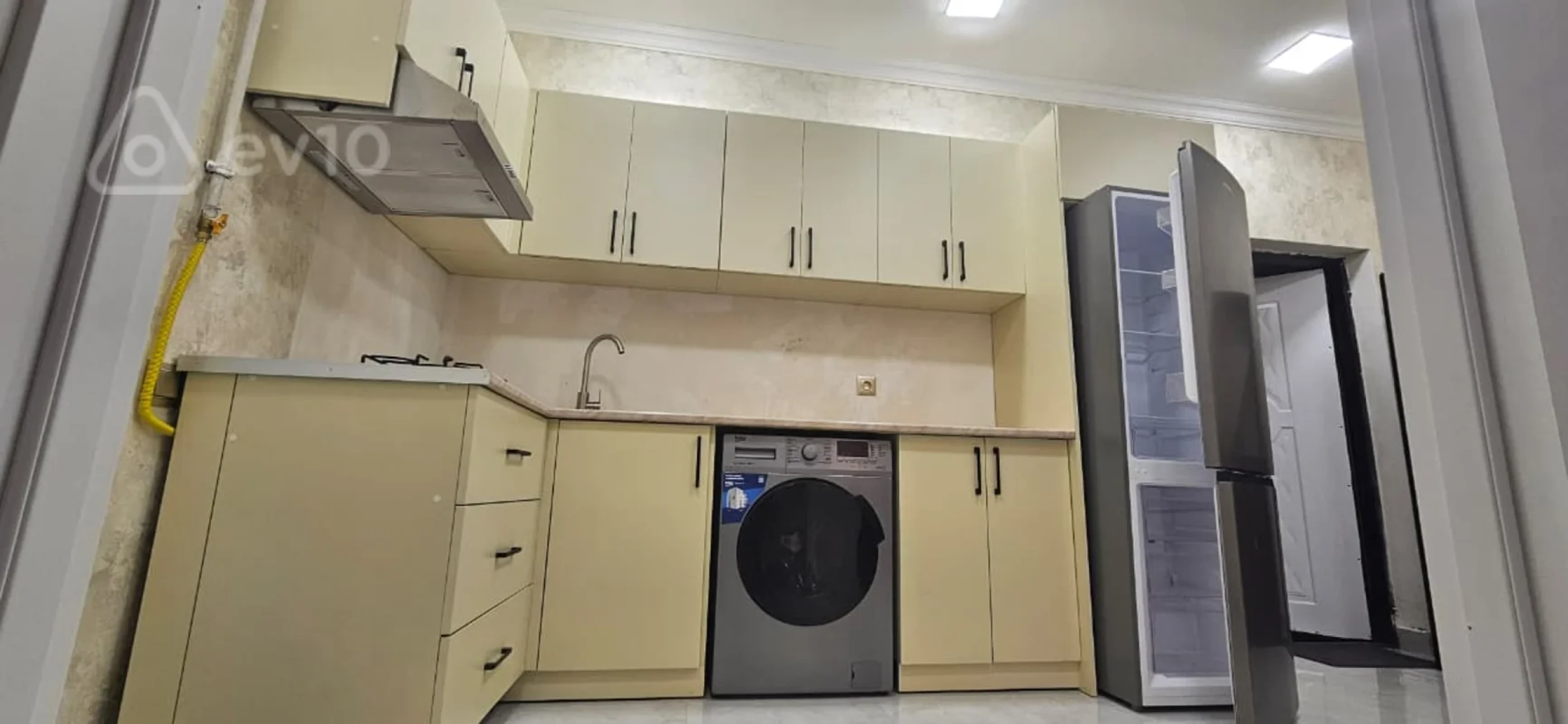 Kirayə verilir 2 otaqlı yeni tikili 65 m²