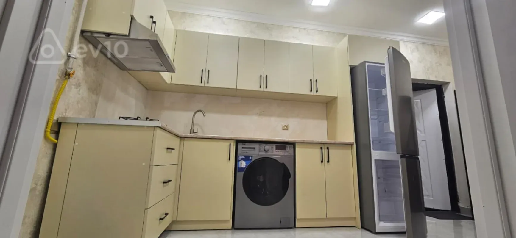 Kirayə verilir 2 otaqlı yeni tikili 65 m²