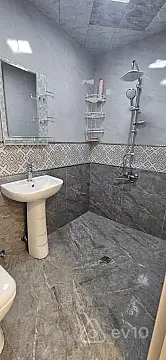 Kirayə verilir 2 otaqlı yeni tikili 65 m²