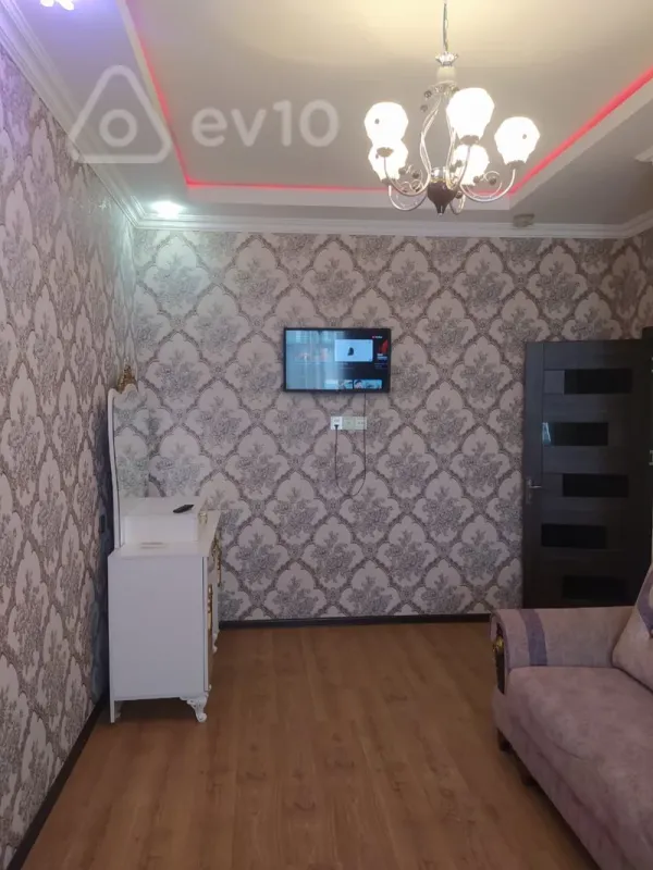 Kirayə verilir 2 otaqlı köhnə tikili 65 m²