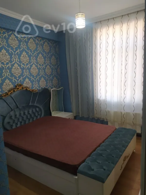 Kirayə verilir 2 otaqlı köhnə tikili 65 m²