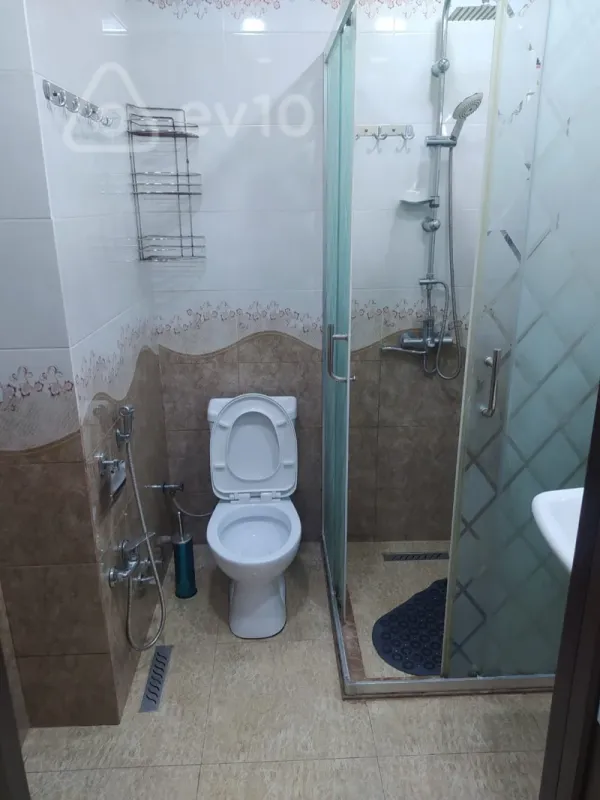 Kirayə verilir 2 otaqlı köhnə tikili 65 m²