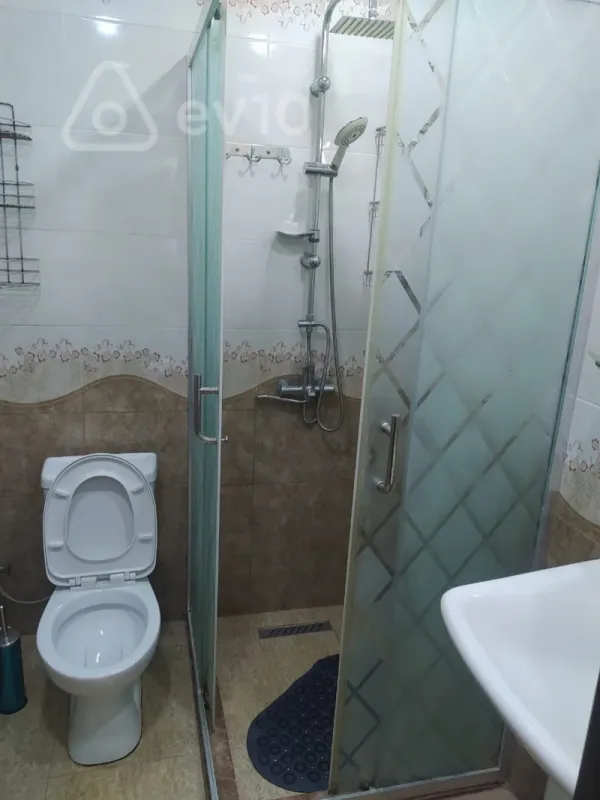 Kirayə verilir 2 otaqlı köhnə tikili 65 m²