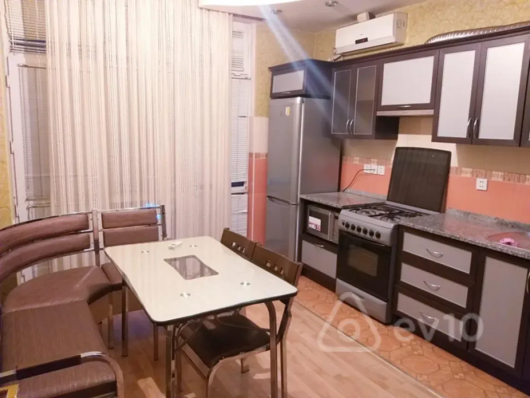 Kirayə verilir 2 otaqlı yeni tikili 95 m²