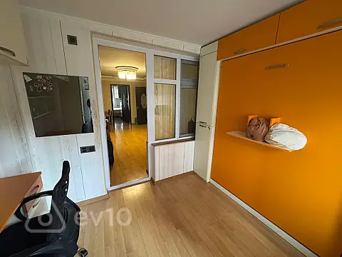 Kirayə verilir 3 otaqlı köhnə tikili 85 m²