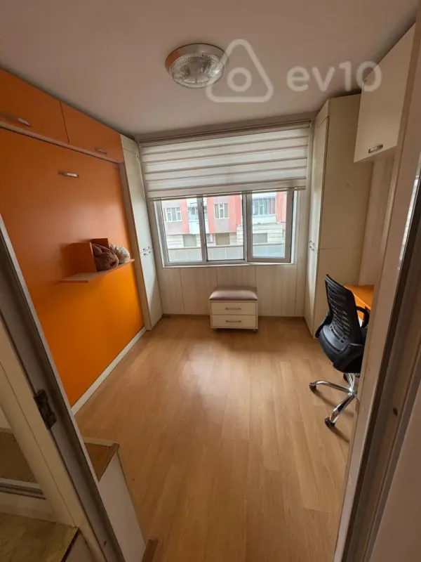 Kirayə verilir 3 otaqlı köhnə tikili 85 m²