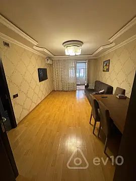 Kirayə verilir 3 otaqlı köhnə tikili 85 m²