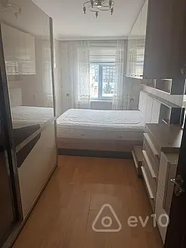Kirayə verilir 3 otaqlı köhnə tikili 85 m²