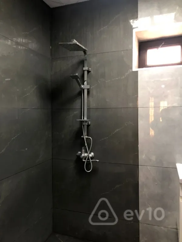 Satılır 4 otaqlı həyət evi 144 m²