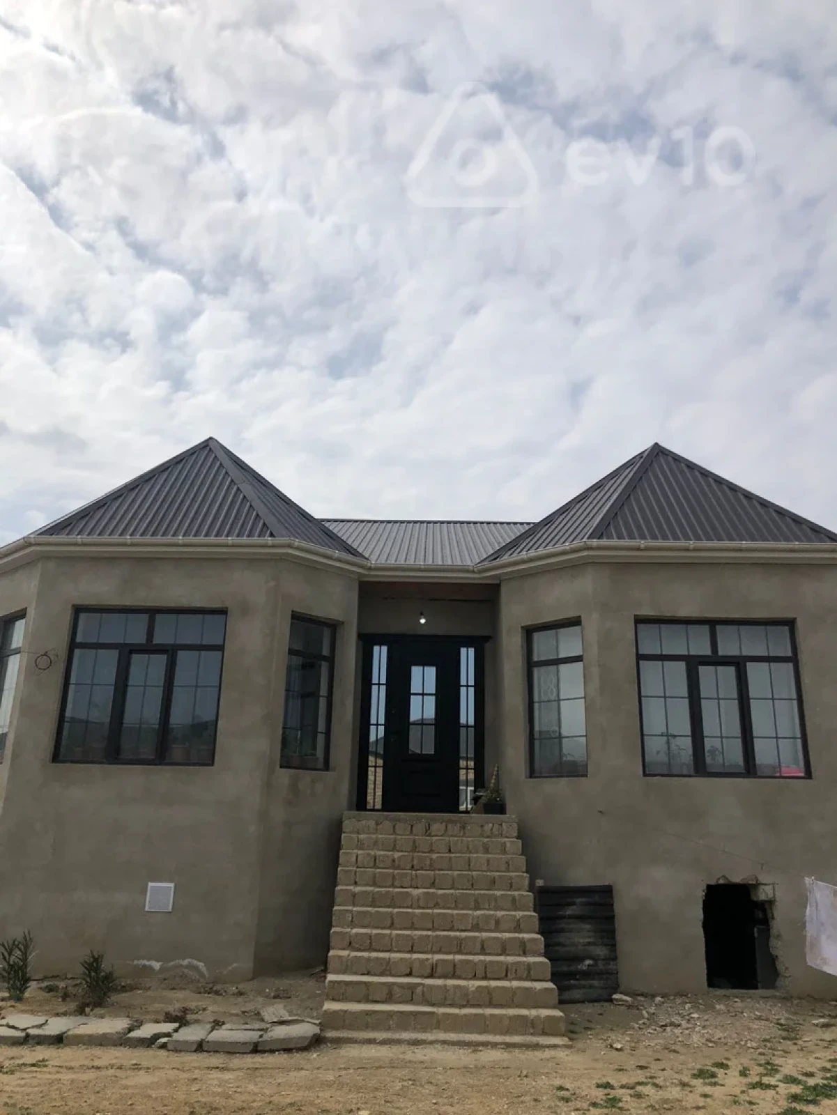 Satılır 4 otaqlı həyət evi 144 m²